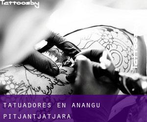 Tatuadores en Anangu Pitjantjatjara